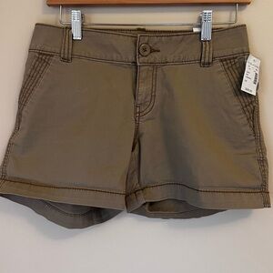 Maurice’s 4” cotton khaki shorts, New with tags, size 3/4